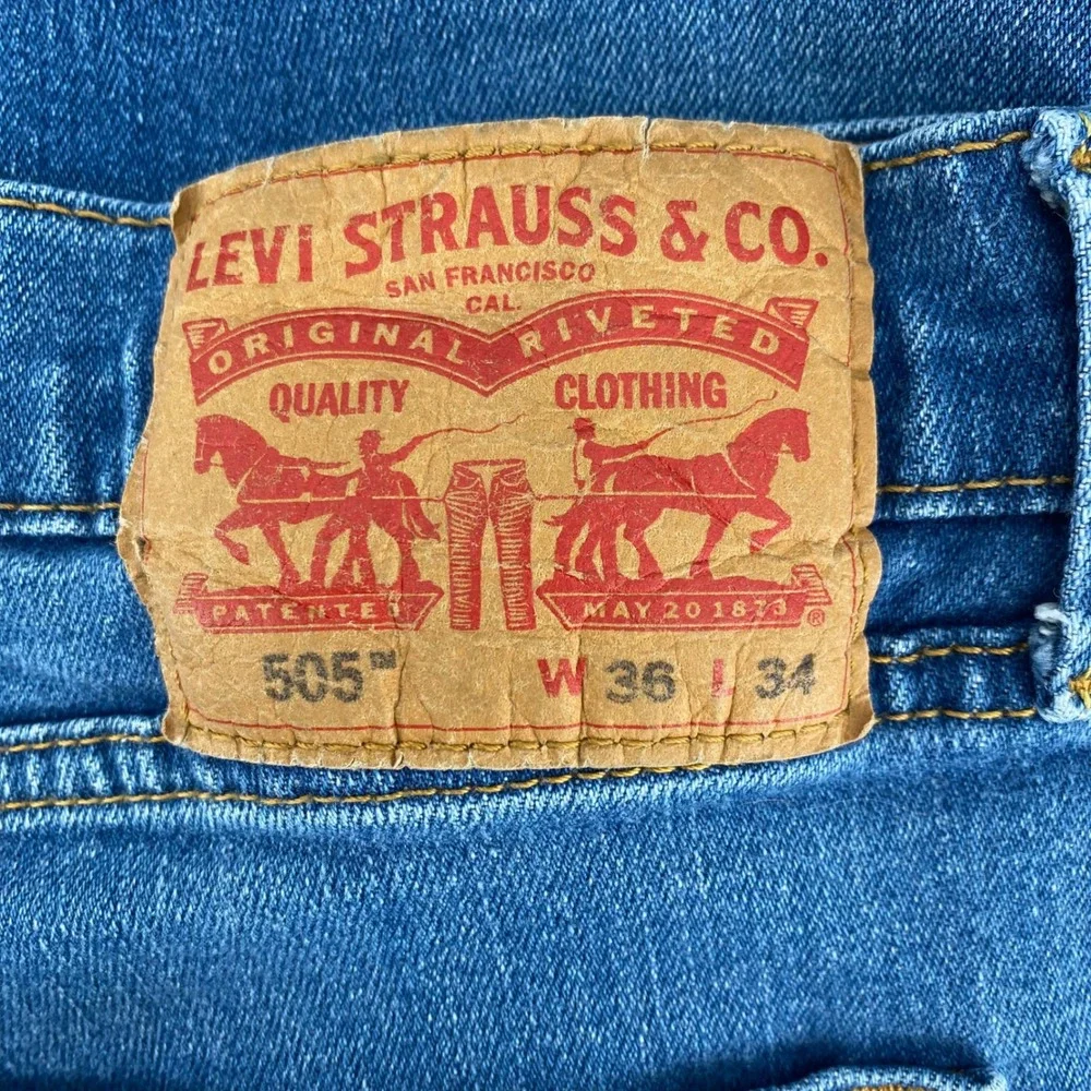 Levi's 505 Regular Fit Straight Leg Jeans Mens 36x34 Medium Wash Blue Denim